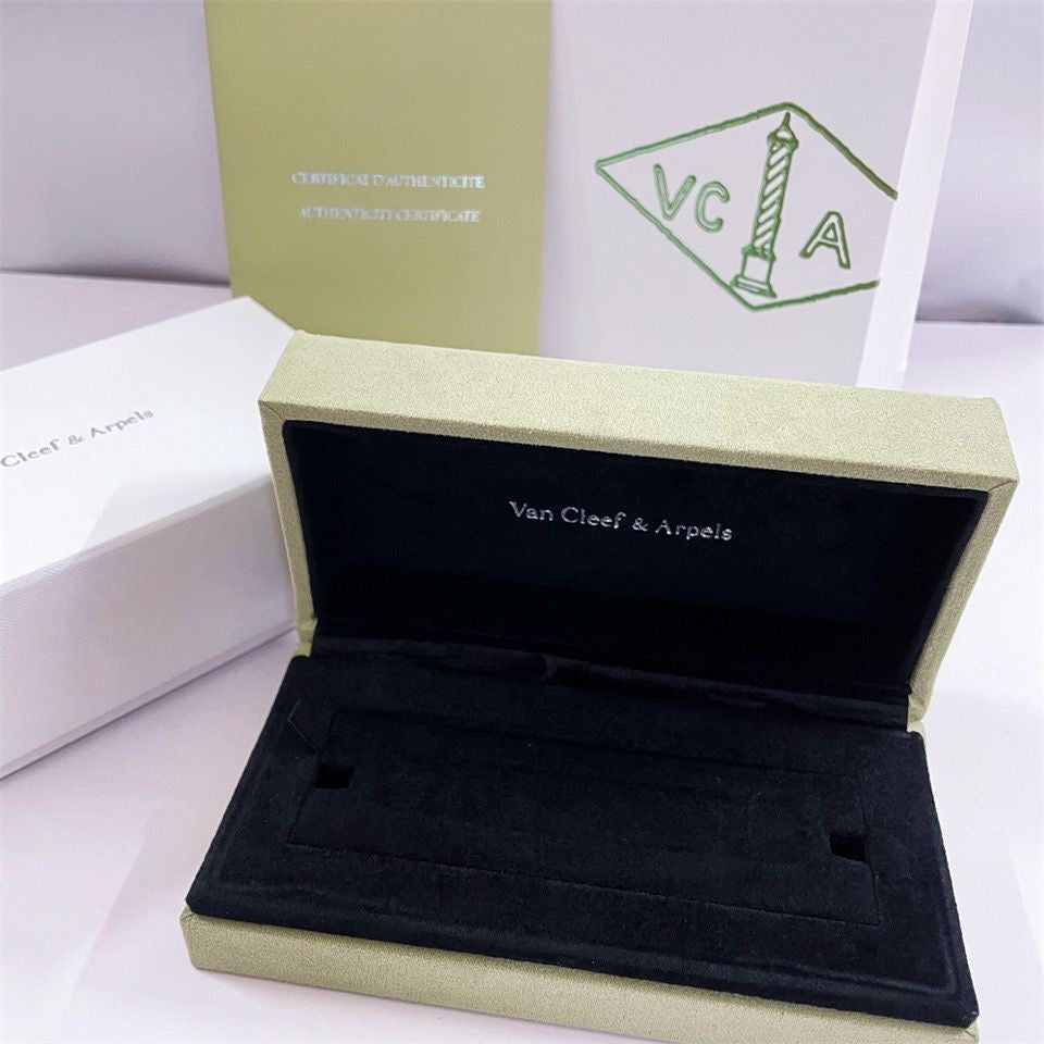 [Elite] VA CLOVER BOX GIFT BAG