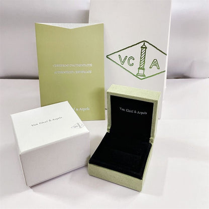 [Elite] VA CLOVER BOX GIFT BAG