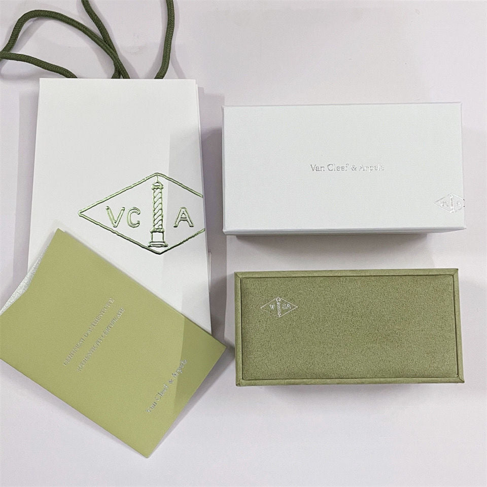 [Elite] VA CLOVER BOX GIFT BAG