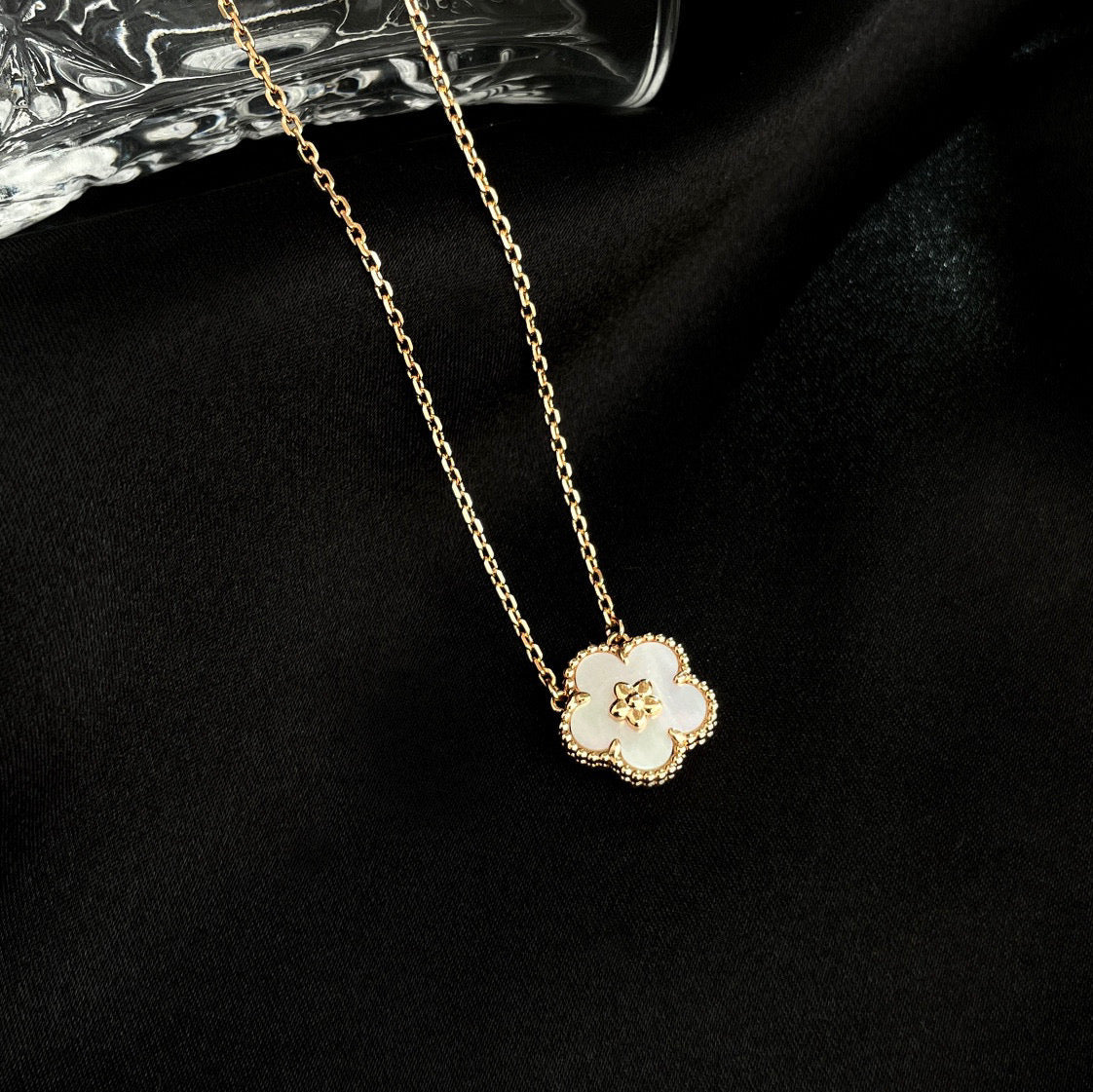[Elite]LUCKY  WHITE MOP  PLUM BLOSSOM NECKLACE
