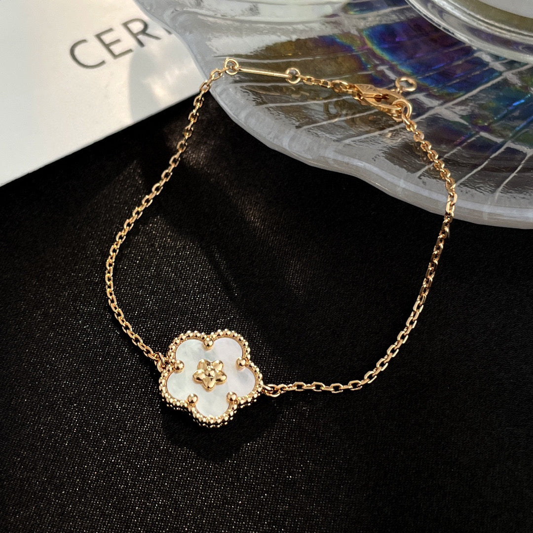 [Elite]LUCKY WHITE MOP PLUM BLOSSOM  BRACELET