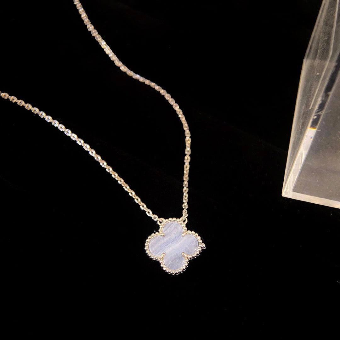 [Elite]CLOVER 15MM BLUE CHALCEDONY NECKLACE SILVER