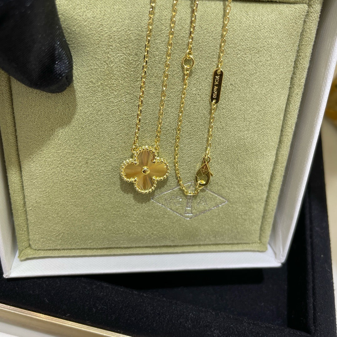 [Elite]CLOVER 15MM LASER NECKLACE