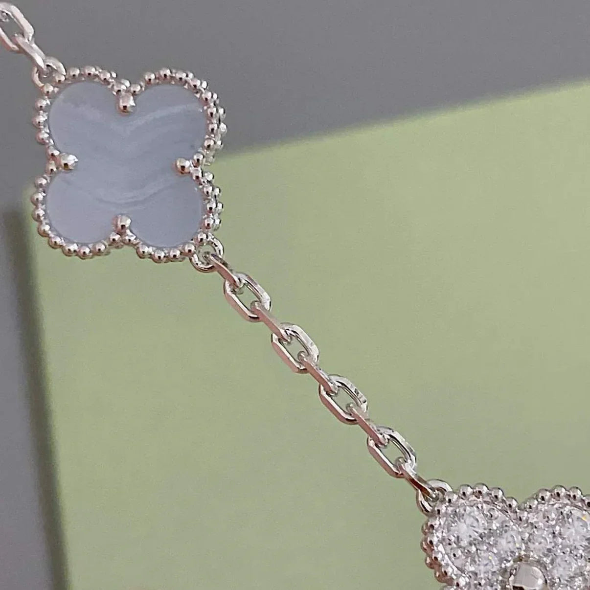 [Elite] CLOVER 5 MOTIF PURPLE CHALCEDONY BRACELET COLLECTION