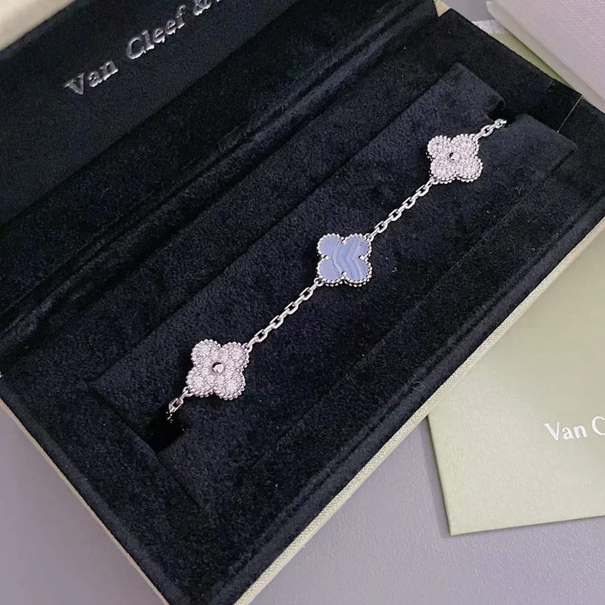 [Elite] CLOVER 5 MOTIF PURPLE CHALCEDONY BRACELET COLLECTION