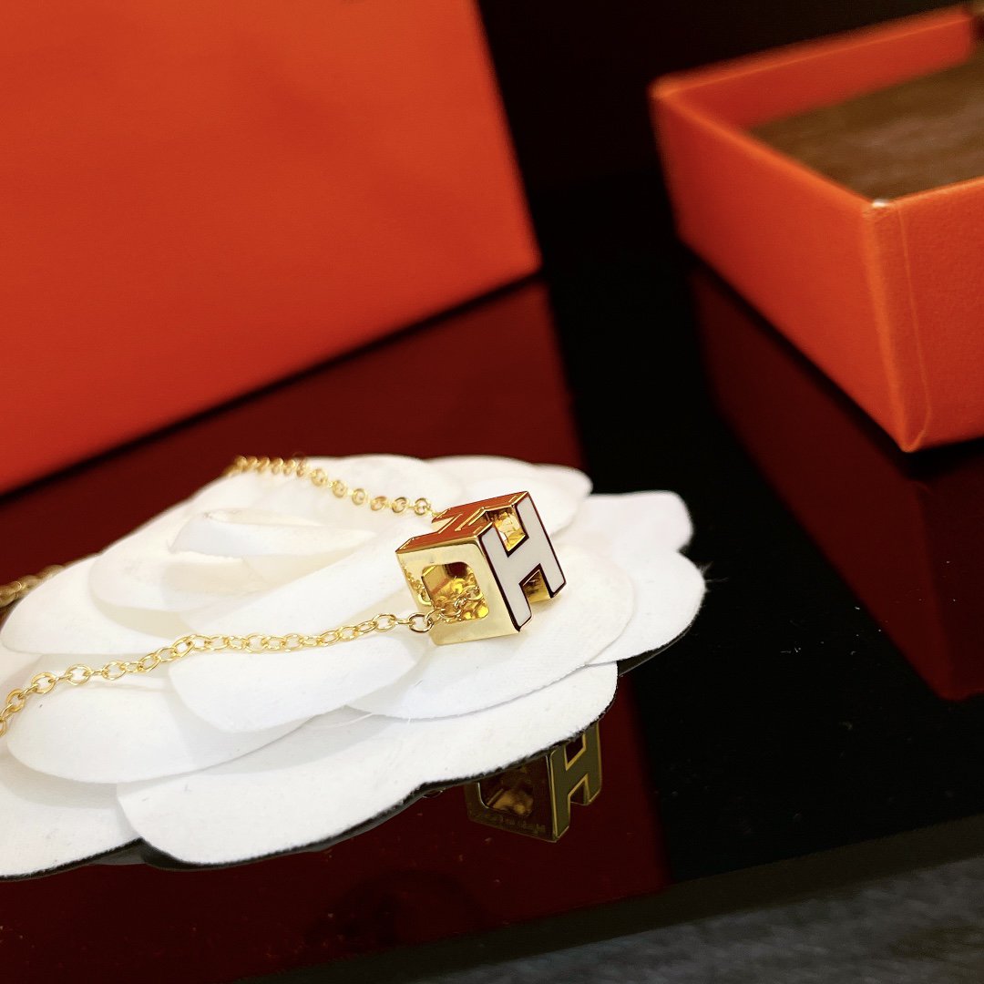 [Elite]H WHITE SQUARE GOLD NECKLACE