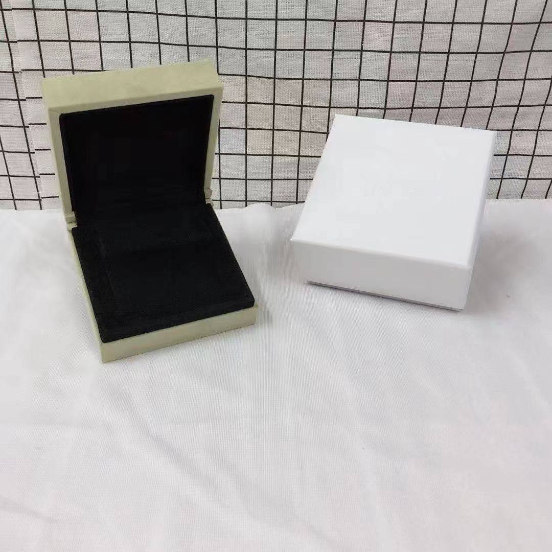[Elite] VA CLOVER BOX GIFT BAG