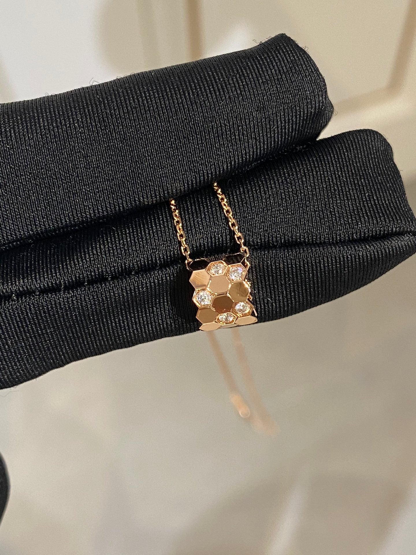 [Elite]BEE LOVE DIAMOND NECKLACE