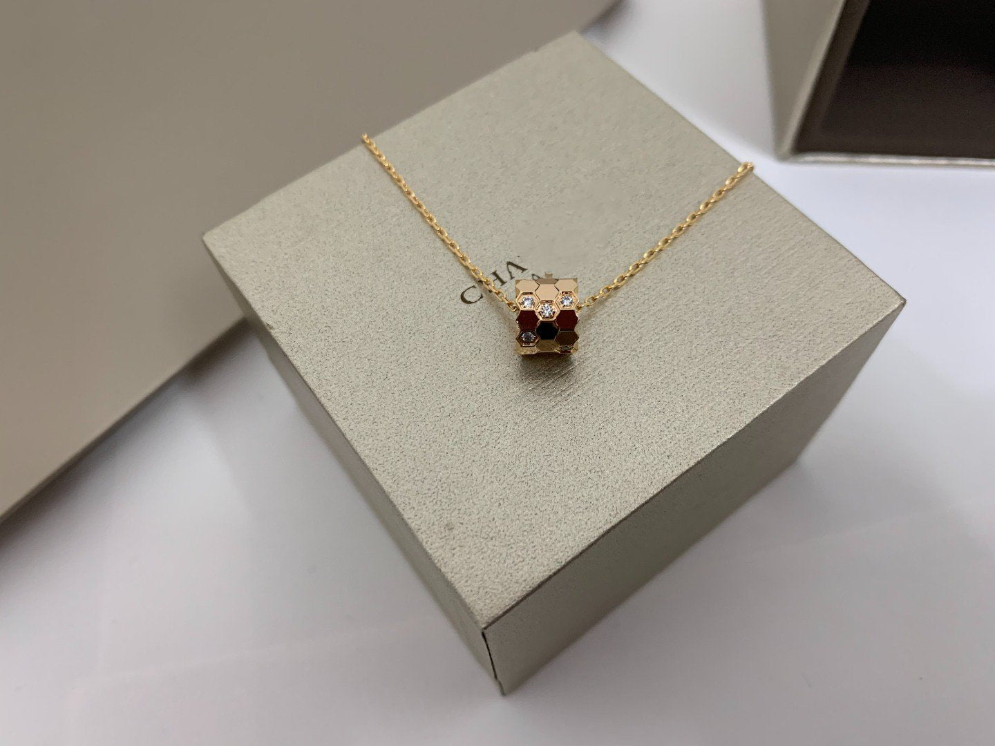 [Elite]BEE LOVE DIAMOND NECKLACE