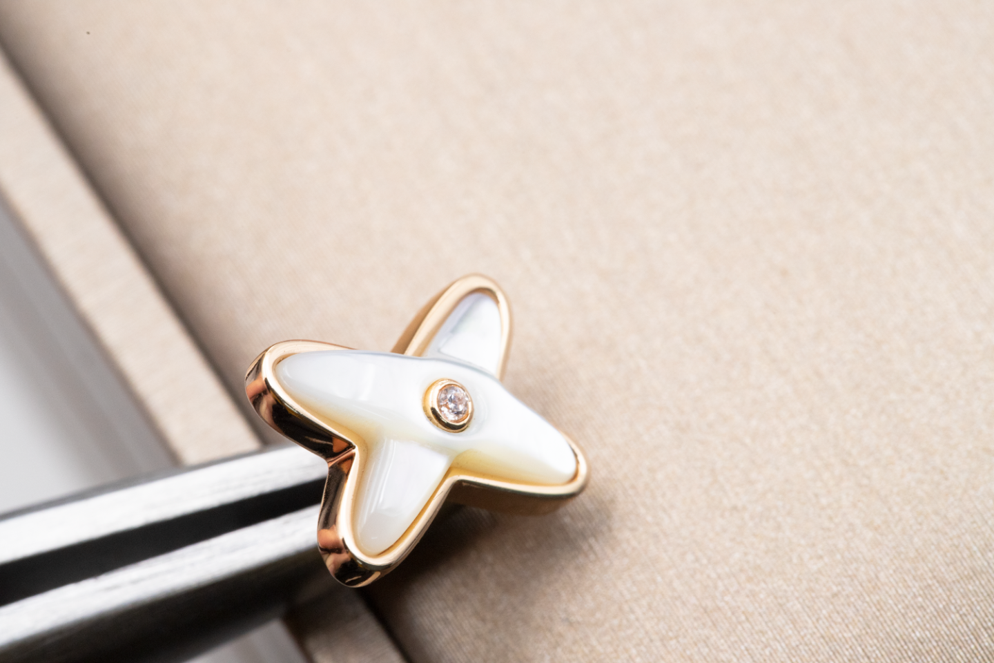 [Elite]JEUX DE WHITE MOP ROSE GOLD DIAMOND EARRINGS