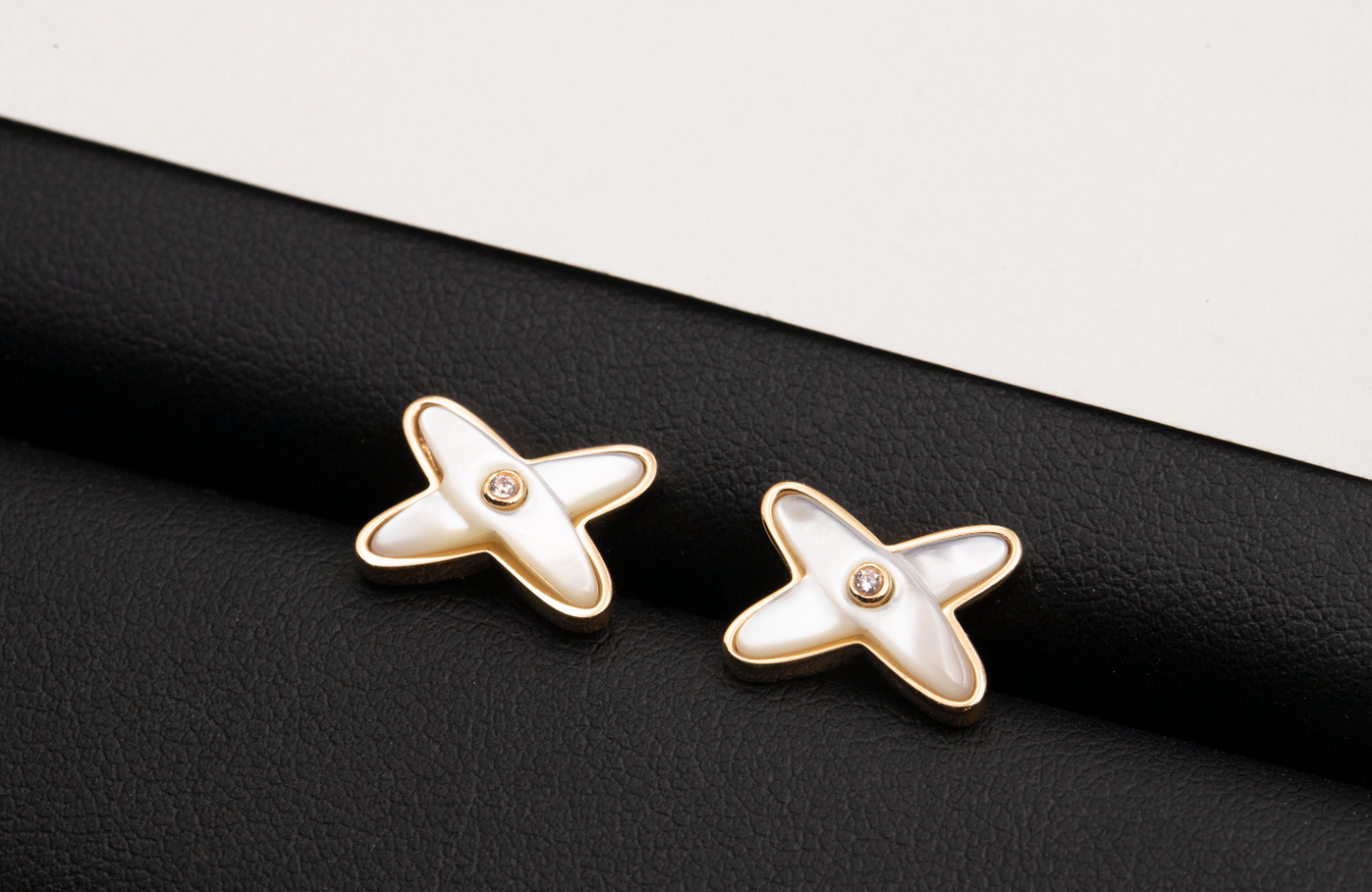 [Elite]JEUX DE WHITE MOP PINK GOLD DIAMOND EARRINGS