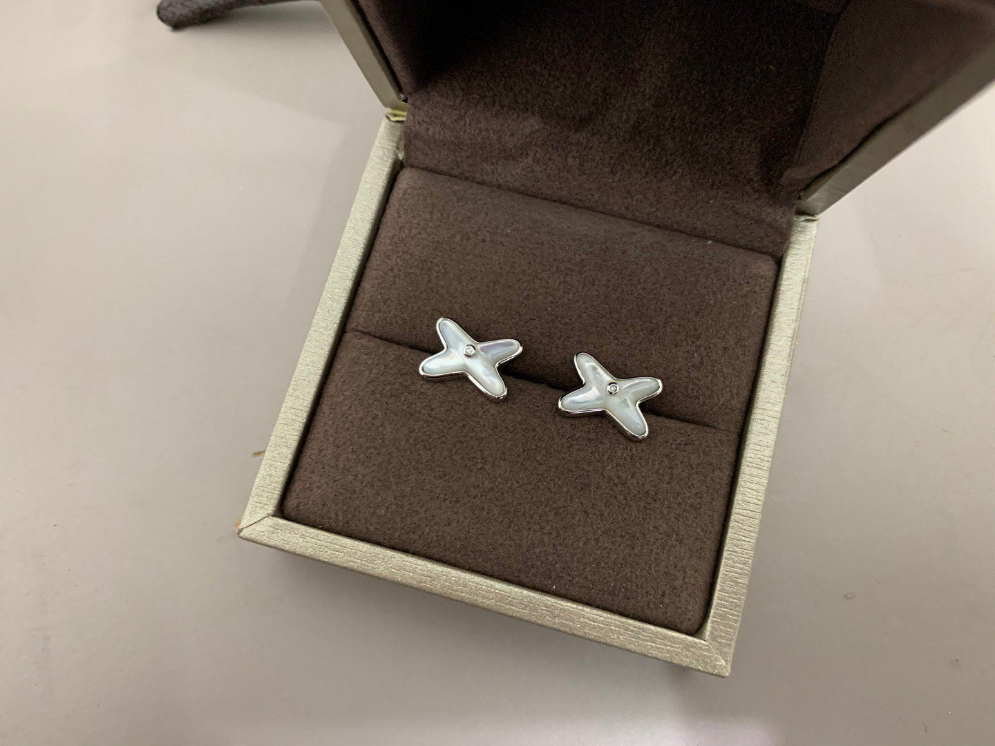[Elite]JEUX DE WHITE MOP SILVER DIAMOND EARRINGS