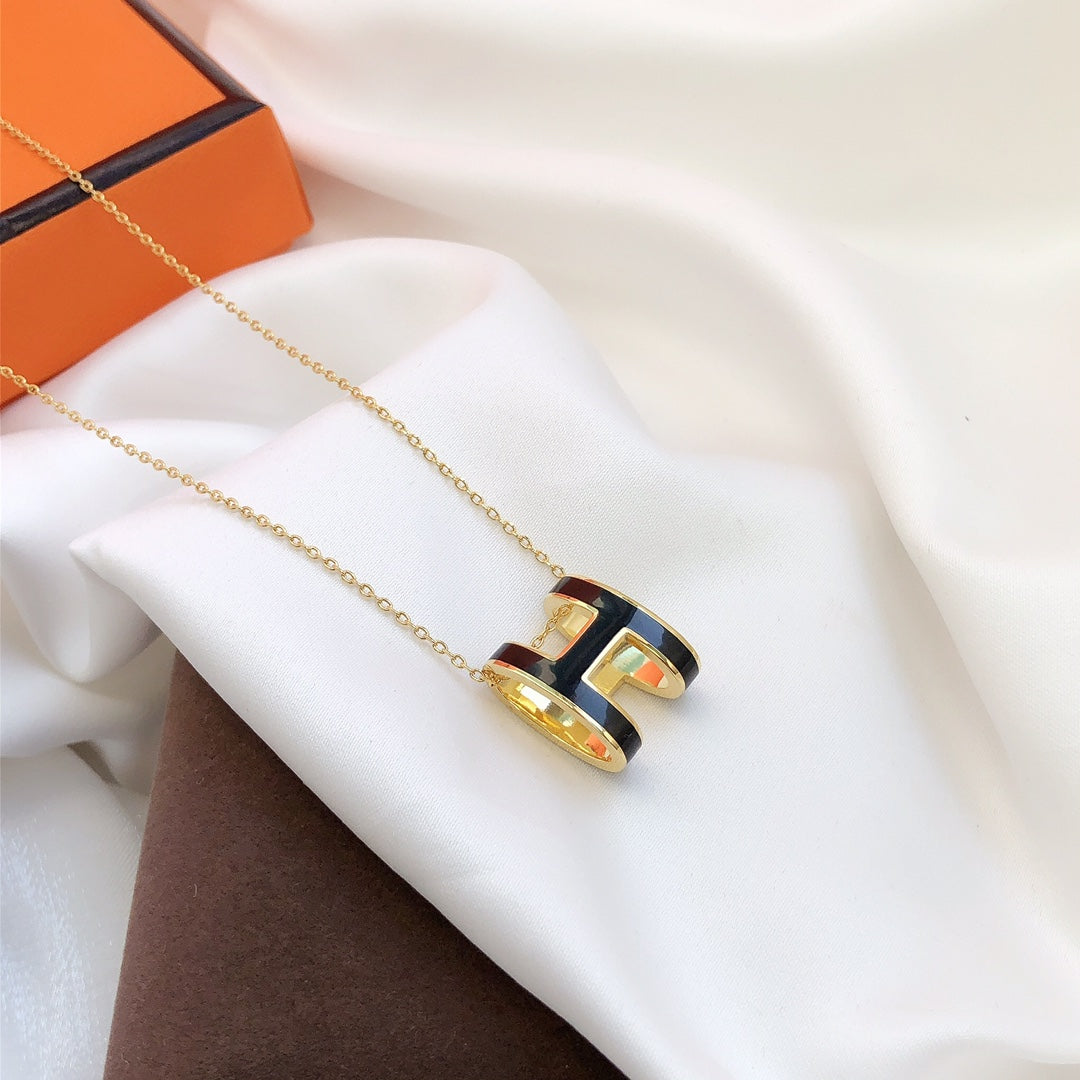 [Elite]HM CLIC BLACK ENAMEL GOLD NECKLACE