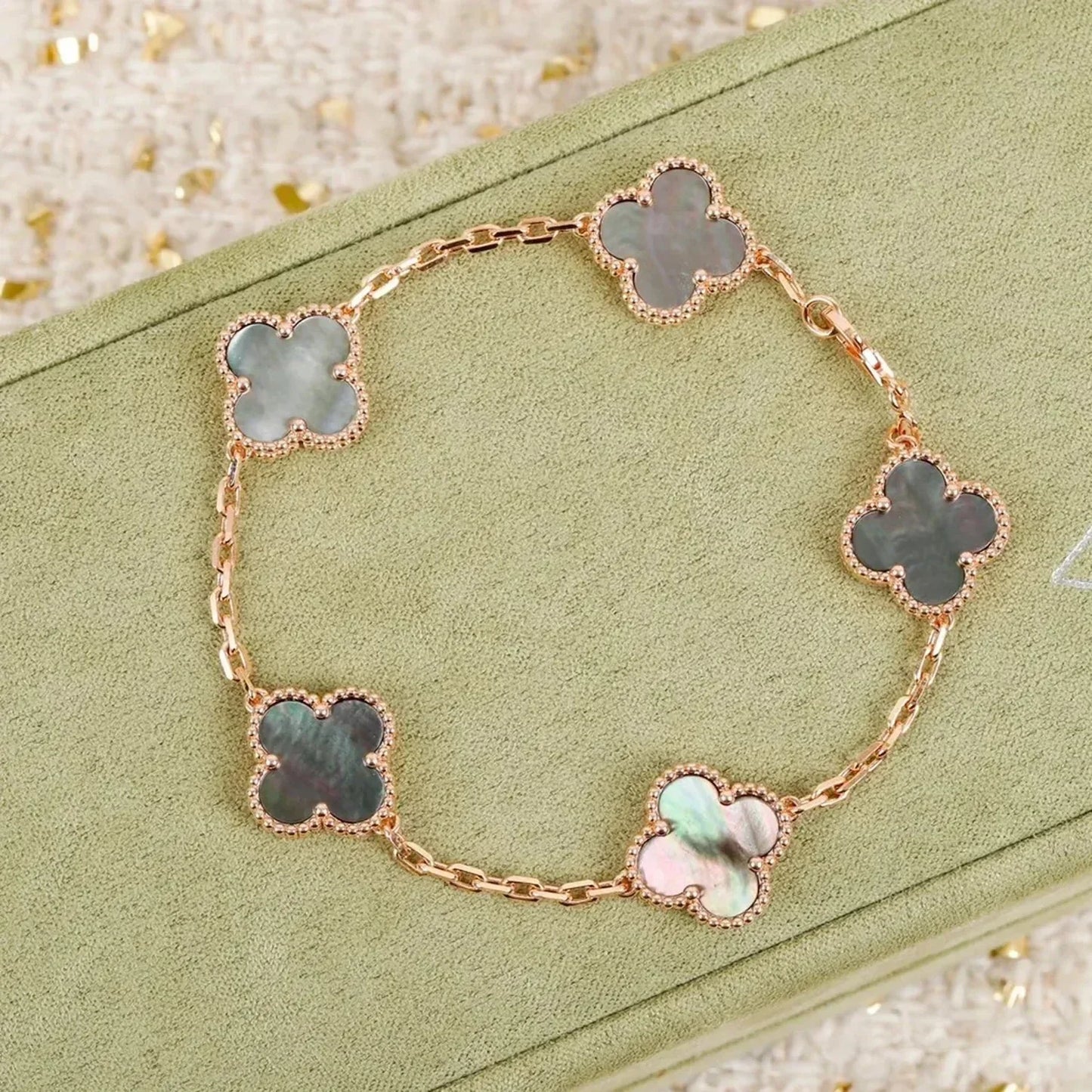 [Elite] CLOVER 5 MOTIF GRAY MOP BRACELET COLLECTION