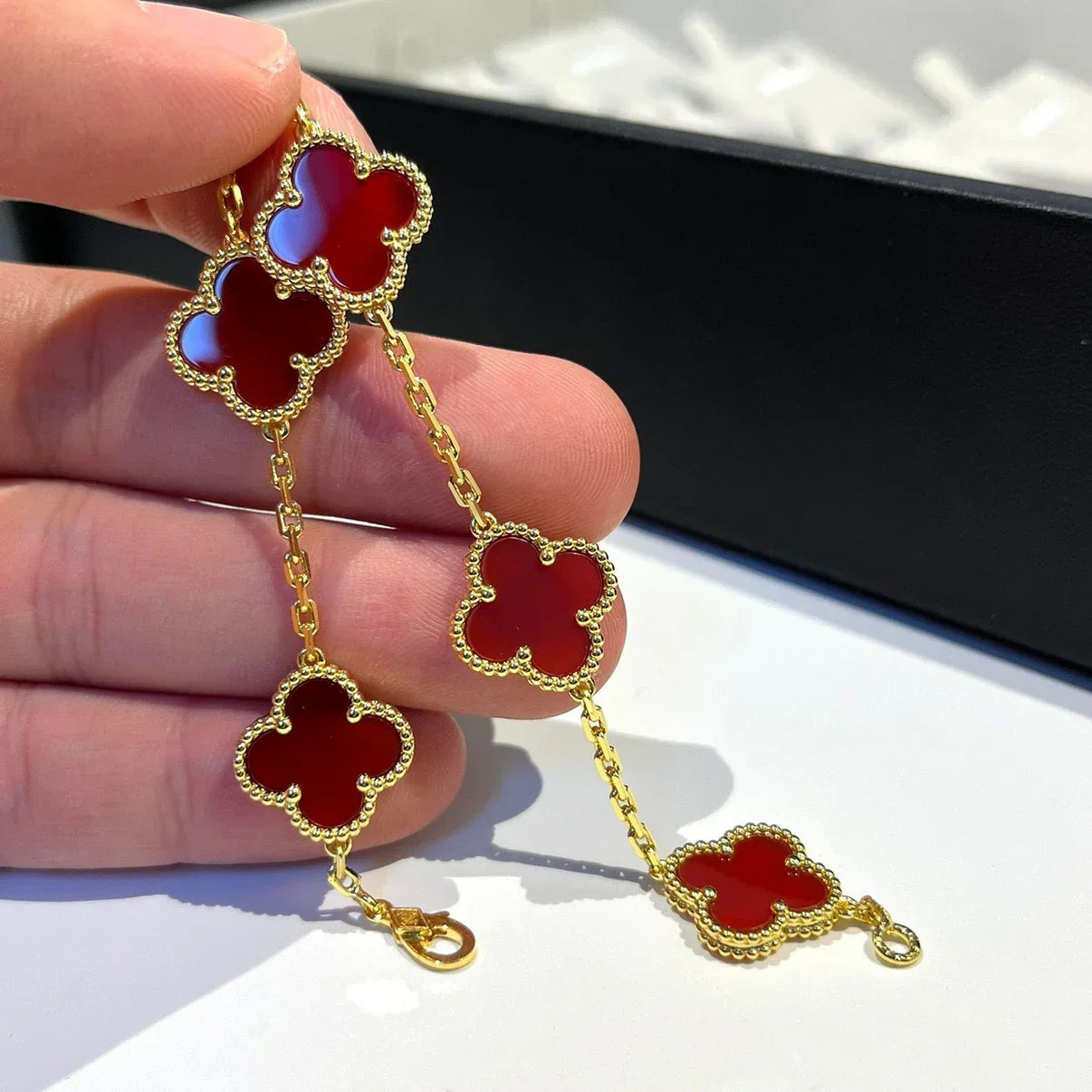 [Elite] CLOVER 5 MOTIF RED CORNELIAN BRACELET COLLECTION