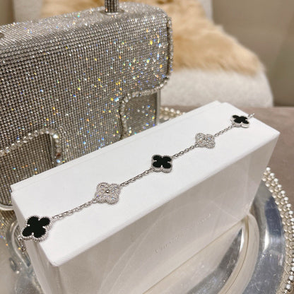 [Elite] CLOVER 5 MOTIF ONYXS BRACELET COLLECTION