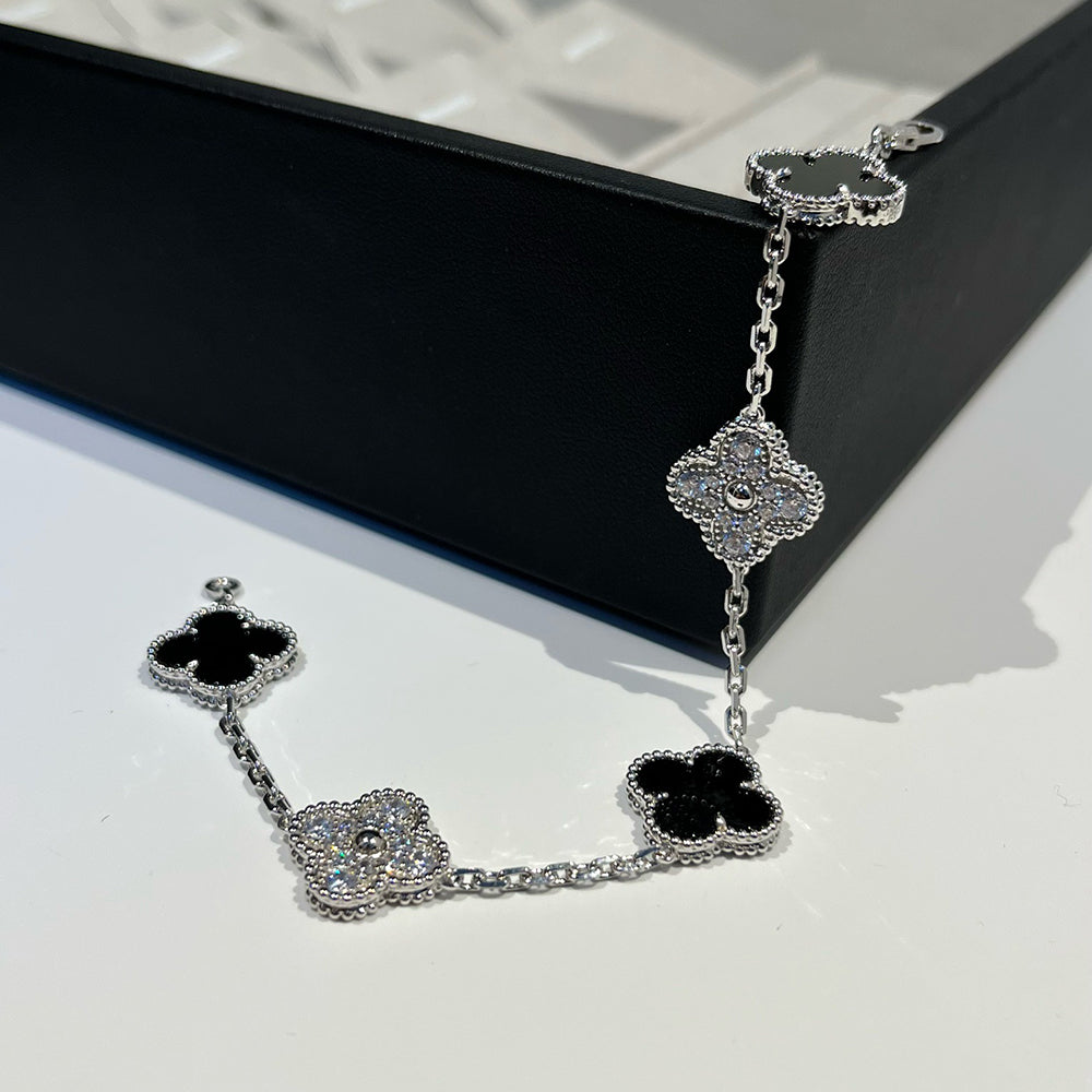 [Elite] CLOVER 5 MOTIF ONYXS BRACELET COLLECTION