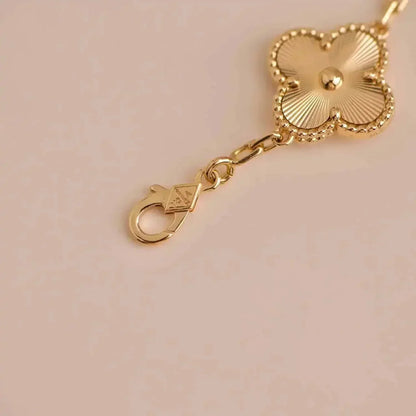 [Elite] CLOVER 5 MOTIF LASER BRACELET COLLECTION