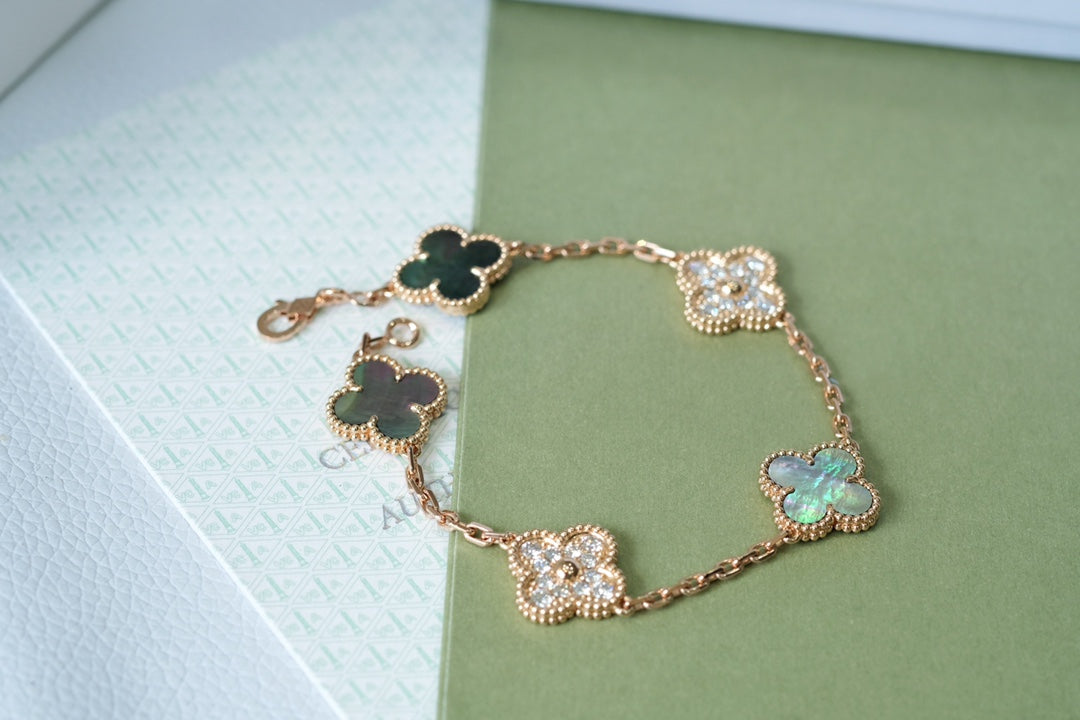 [Elite] CLOVER 5 MOTIF GRAY MOP BRACELET COLLECTION