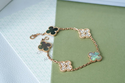 [Elite] CLOVER 5 MOTIF GRAY MOP BRACELET COLLECTION