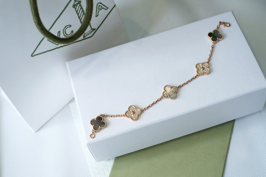 [Elite] CLOVER 5 MOTIF GRAY MOP BRACELET COLLECTION
