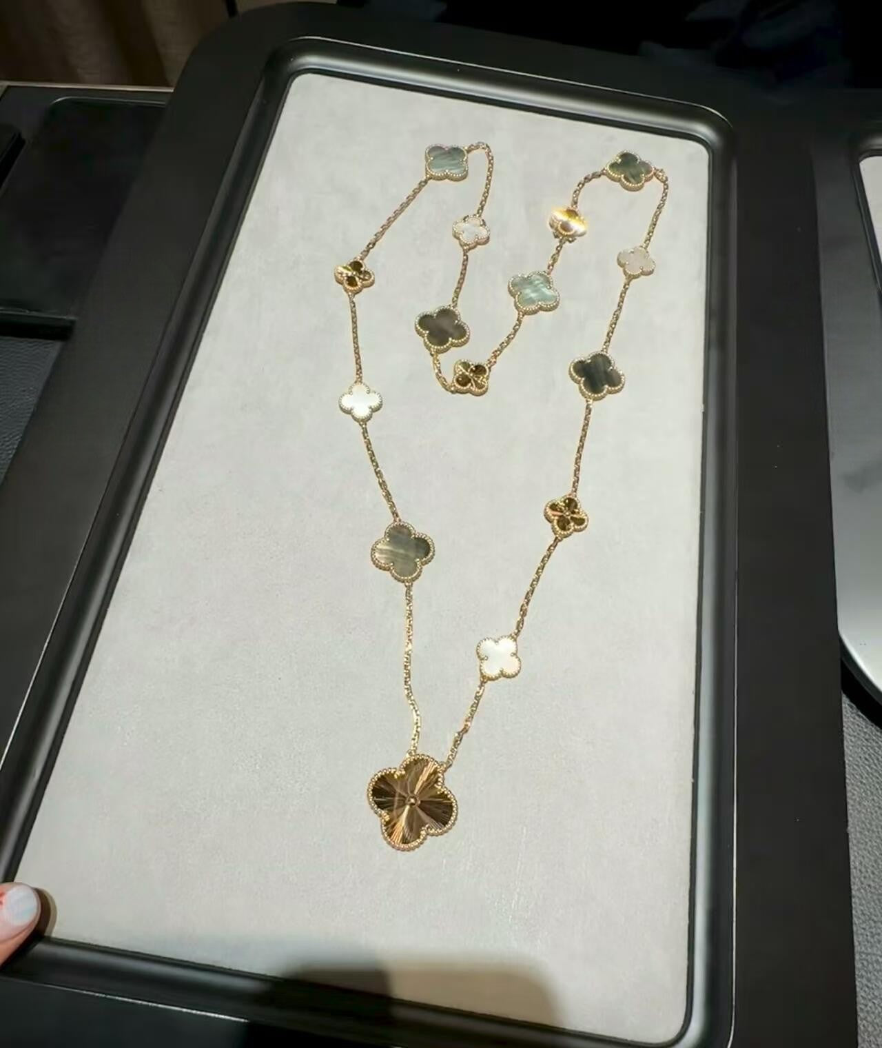 [Elite]DETACHABLE CLOVER 15(11+4) FLOWER ROSE GOLD NECKLACE SET