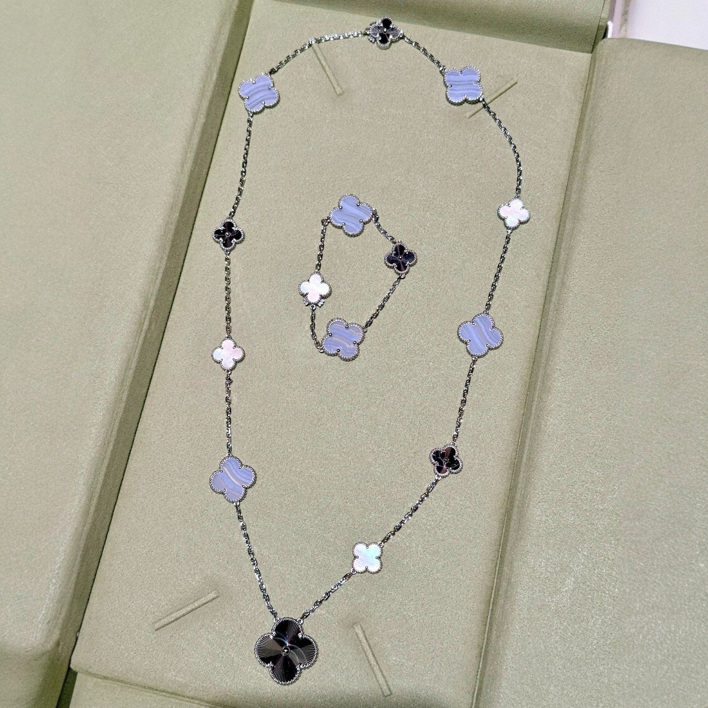 [Elite]DETACHABLE CLOVER 15(11+4) FLOWER SILVER NECKLACE SET