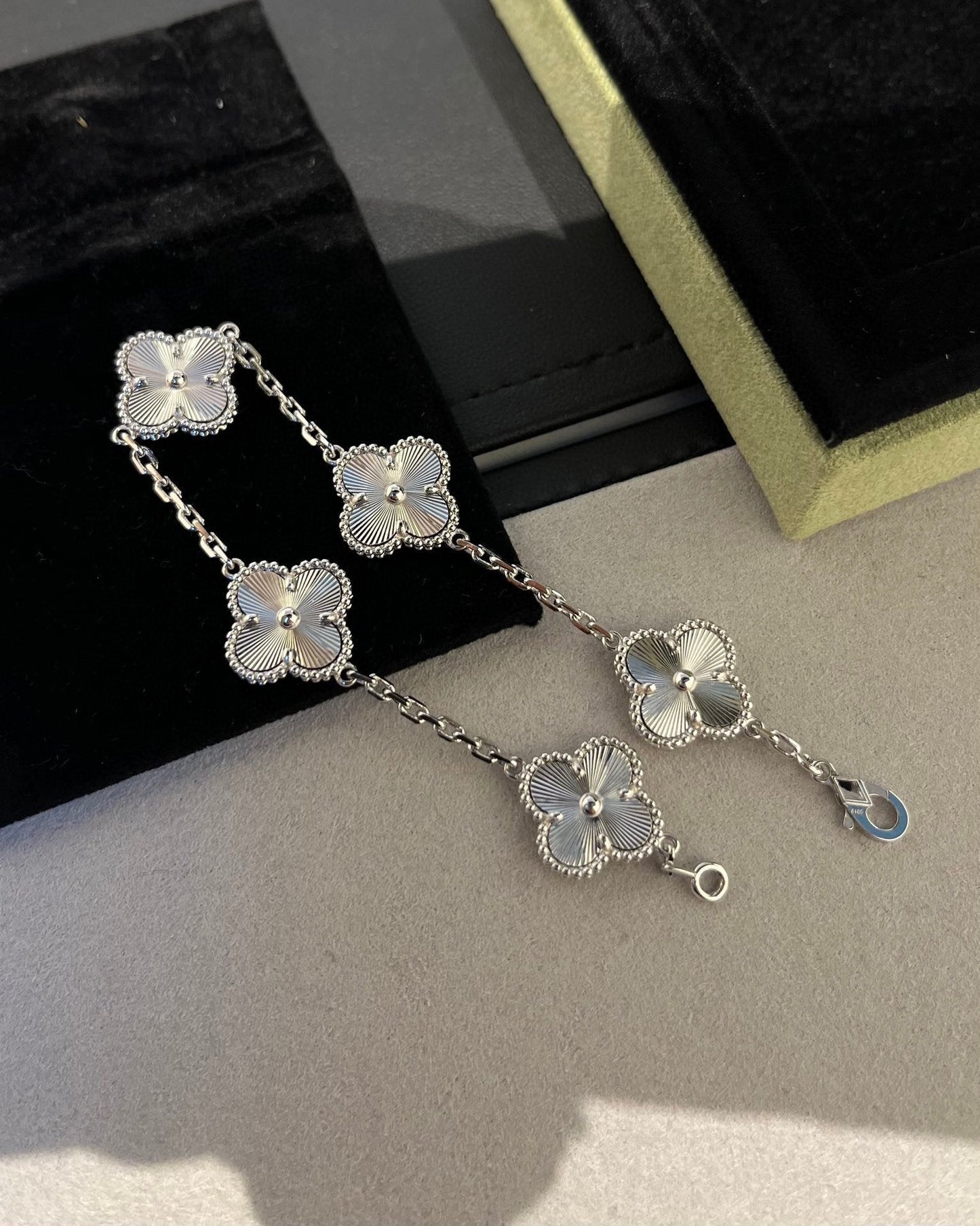 [Elite] CLOVER 5 MOTIF LASER BRACELET COLLECTION